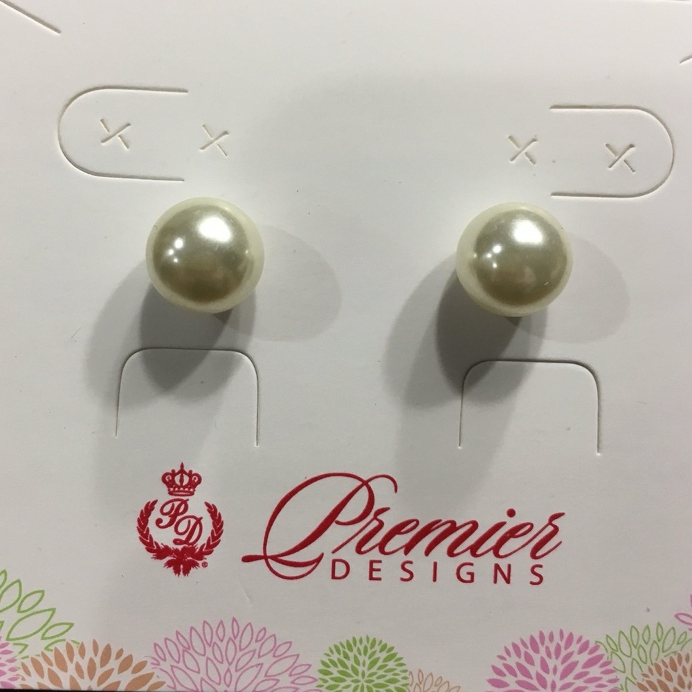 Premier Designs Pearl Earrings